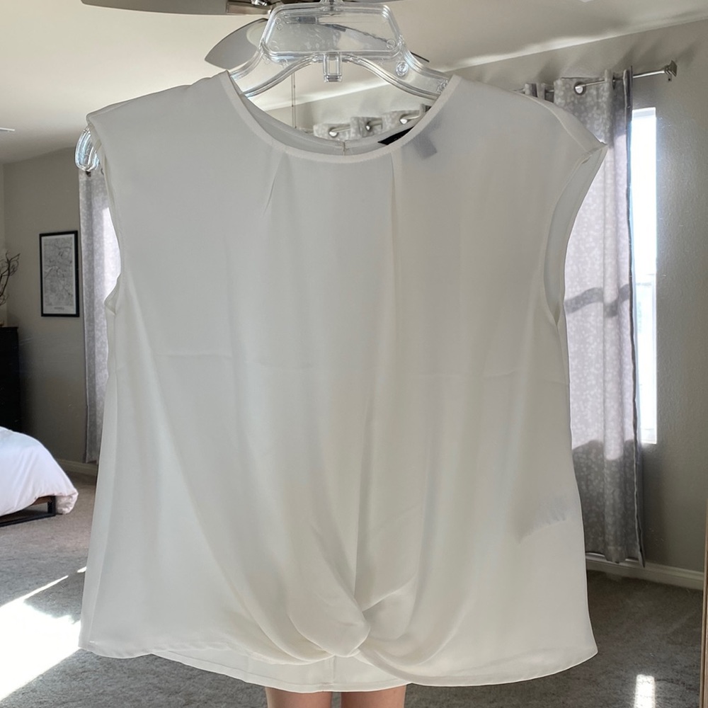 NWOT‼️ • Banana Republic • Knot Front Top
